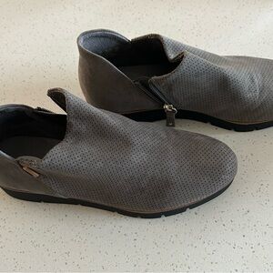 Dr. Scholl’s never worn suede shoes